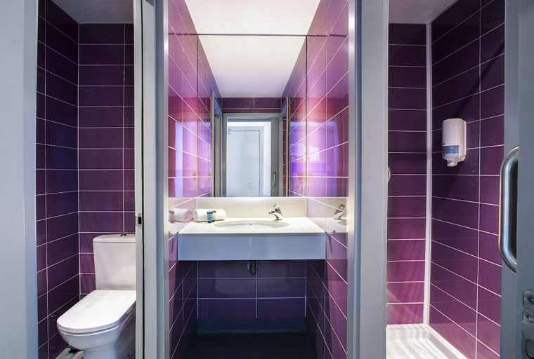 Bathroom 5, Twentytu Hostel Barcelona, Barcelona