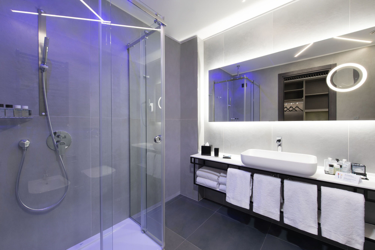 Bathroom 5, iQ Hotel Milano, Milano