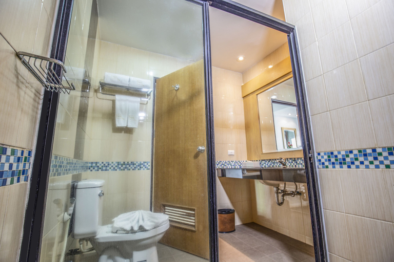 Bathroom 5, Sungthong Kamala Beach Resort, Pulau Phuket