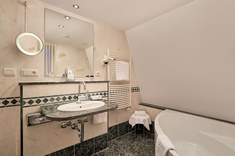 Bathroom 4, Hotel Erbprinz - Gourmet & Spa, Karlsruhe