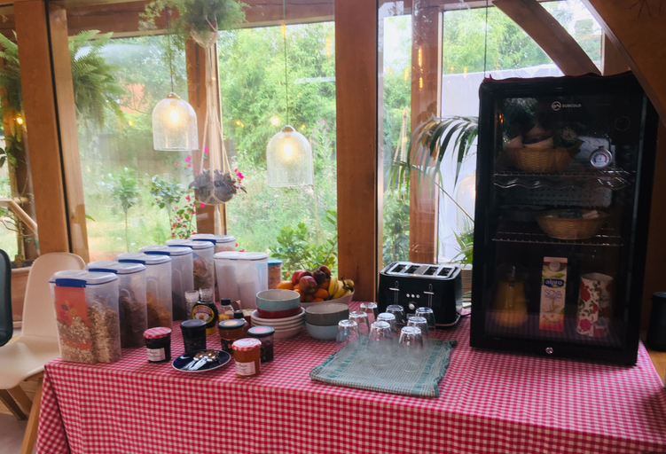 Food & Drinks 4, Heathrow Cottages B&B, Surrey