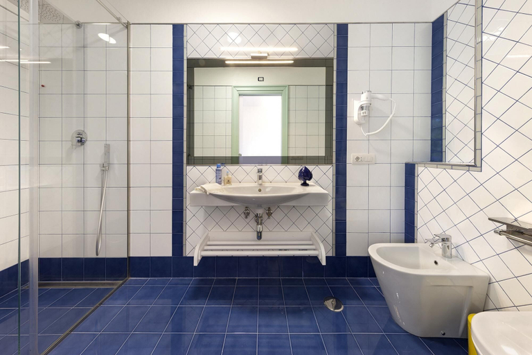 Bathroom 5, Villa Giove in Nerano, Napoli