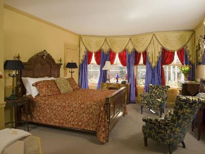 Bedroom 2, Hydrangea House, Newport