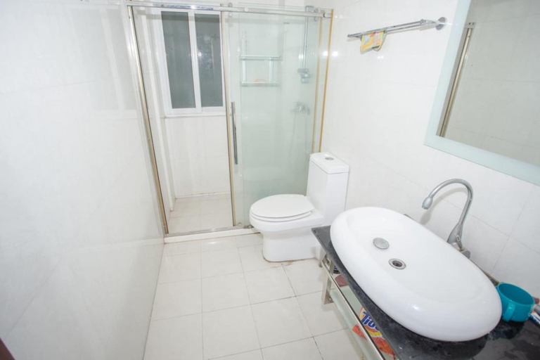 Bathroom, Laiyin Garden City Hostel, Shenzhen