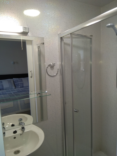Bathroom 4, Lamplighter Guesthouse, Plymouth
