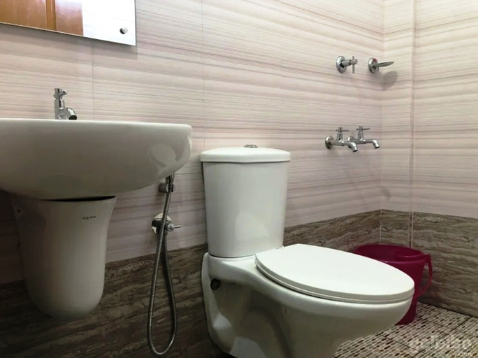 Bathroom 5, Jippus Galaxy, Ernakulam