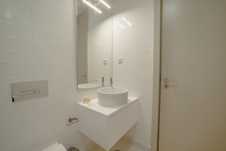 Bathroom 5, Legacy Oporto Design Apartment E by Vacationy, Porto