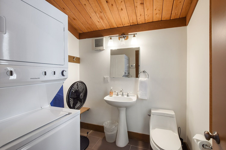 Bathroom 4, Silver Strike Getaway, Placer