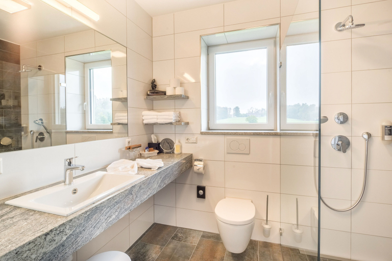 Bathroom 4, Hotel Hofgut Tiergarten, Ravensburg