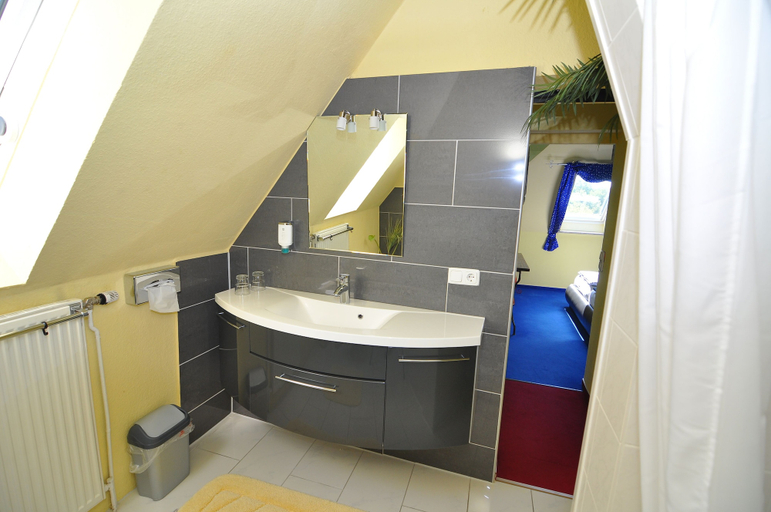 Bathroom 3, Themenhotel Terrassen Café, Hameln-Pyrmont