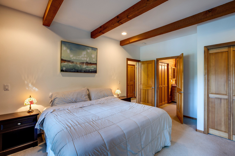 Bedroom 2, 07MF - Lake Front - Hot Tub - BBQ - Sleeps 8, Whatcom