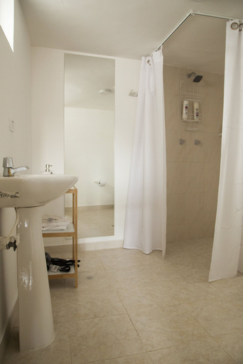 Bathroom 3, Apartamento con todo nuevo Home Aris, Medellín