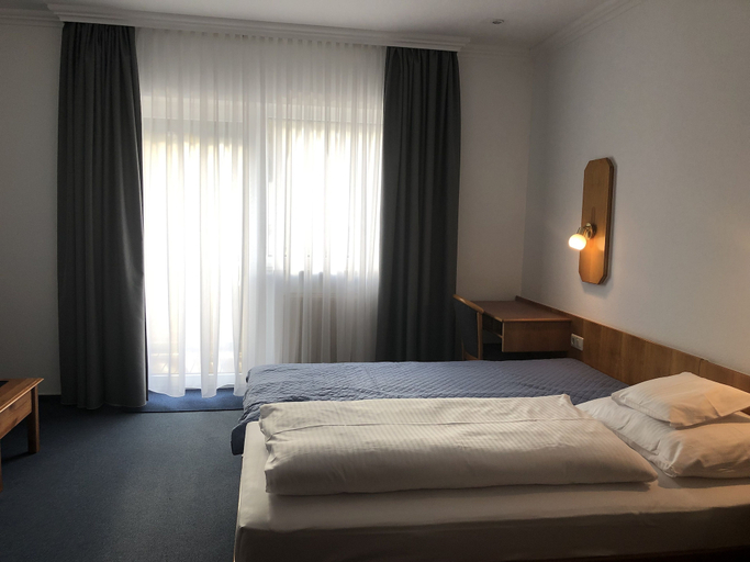 Bedroom 4, Landhotel Gasthof Zur Krone, Miltenberg