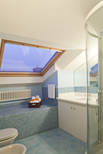 Bathroom 5, Residence La Reunion, Ravenna