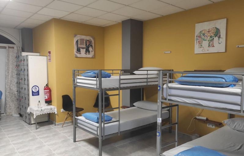 Bedroom 4, Albergue Arraigos - Hostel, A Coruña