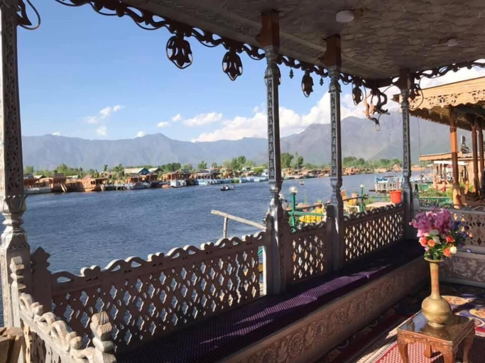 Food & Drinks 4, Young Bombay Group Of Houseboats, Srinagar