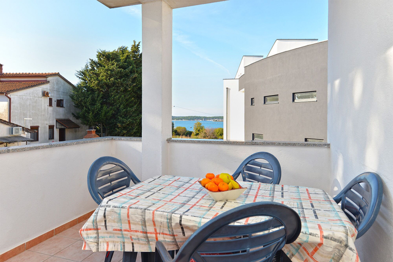 Others 4, Apartment 1982, Medulin