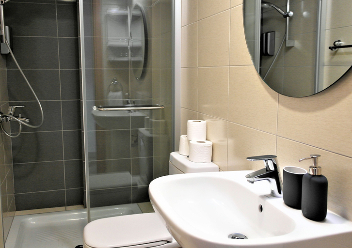 Bathroom 3, Eden Dream Apartments