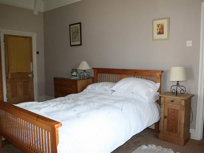 Bedroom 2, Glynhir Mansion, Carmarthenshire