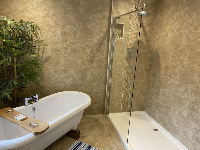 Bathroom 5, The Gables Bed & Breakfast, Derbyshire