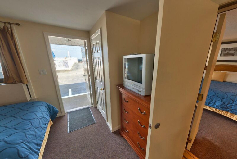 Bedroom 3, Sands by the Sea Motel, York