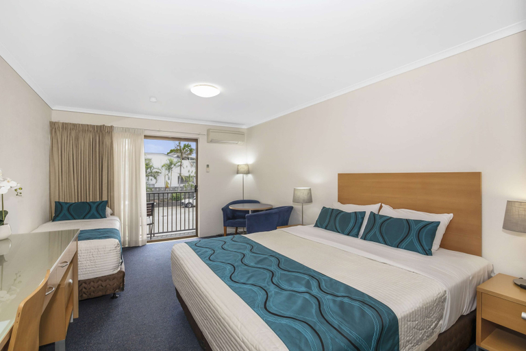 Bedroom 4, Best Western Airport 85 Motel, Ascot