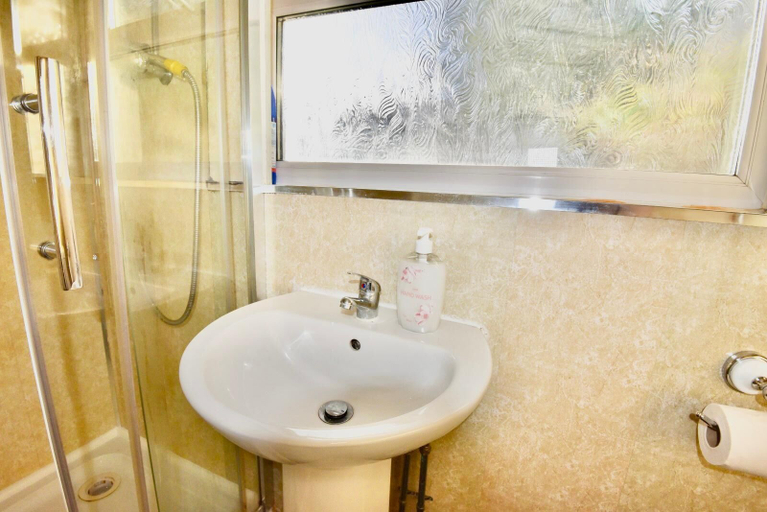 Bathroom, Come On In, Rhondda, Cynon, Taff