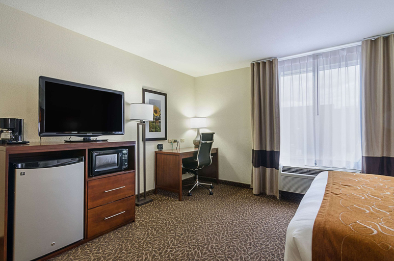 Bedroom 4, Quality Suites Springdale West I-49, Washington