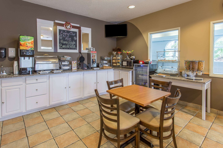Food & Drinks 4, AmericInn by Wyndham Streator, La Salle