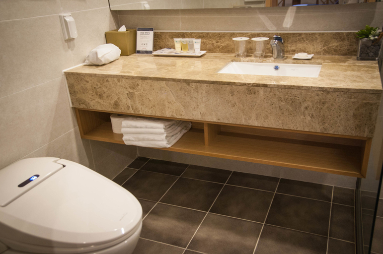 Bathroom 4, Benikea Jungmun Hotel, Seogwipo