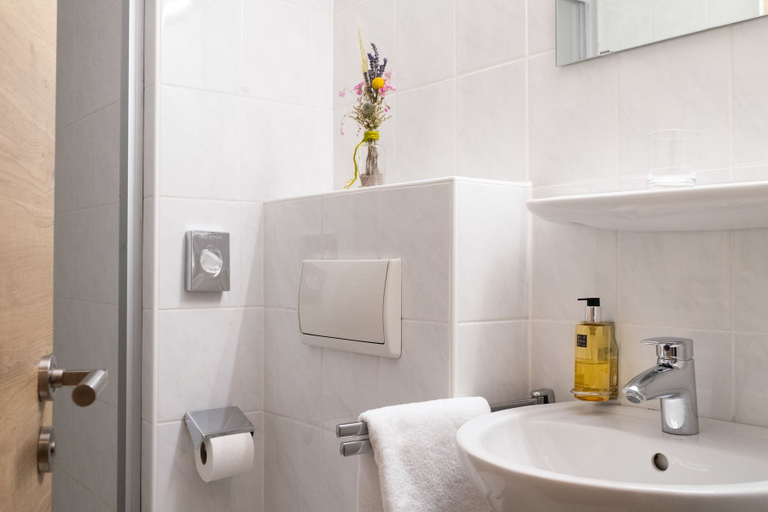 Bathroom 4, Parkhotel Herne, Herne