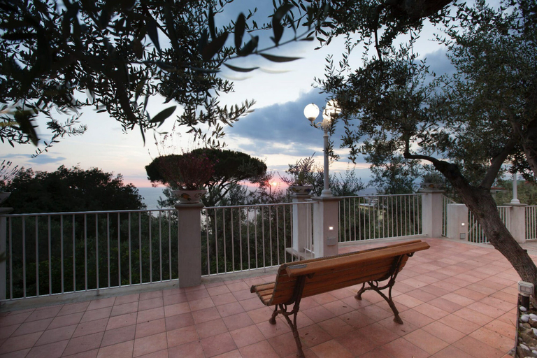 Others 5, Villa Rusella, Napoli