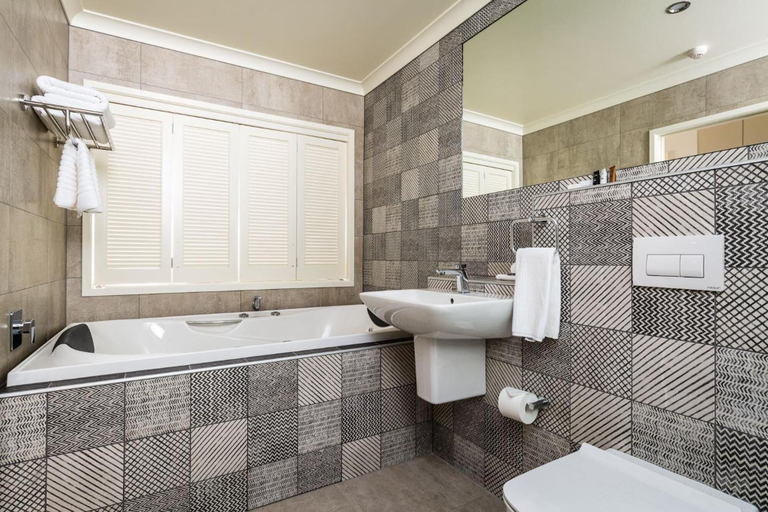 Bathroom 5, Pebble Beach Motor Inn, Hastings