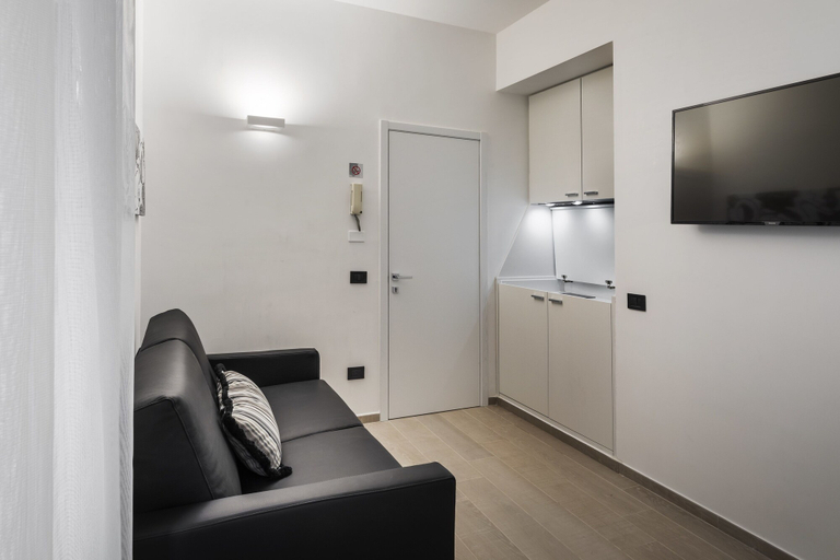 Others 5, LHP Suite Piazza del Popolo, Rome