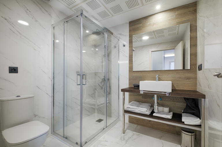 Bathroom 4, TH Apartments by Como en Casa, A Coruña