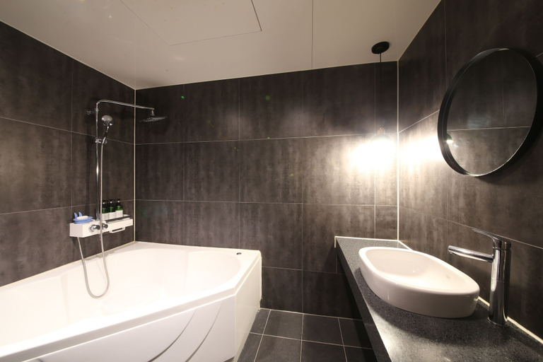 Bathroom 3, Hotel Frenchcode, Sasang