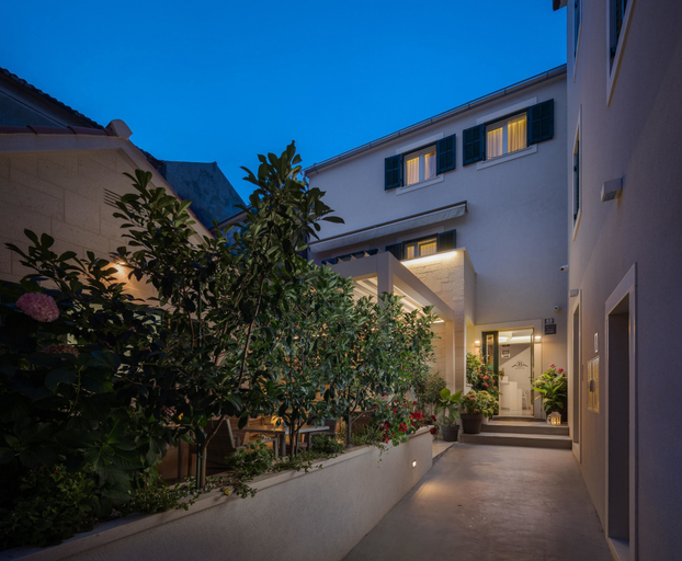Exterior & Views 2, Balatura The Fine Bed & Breakfast, Split