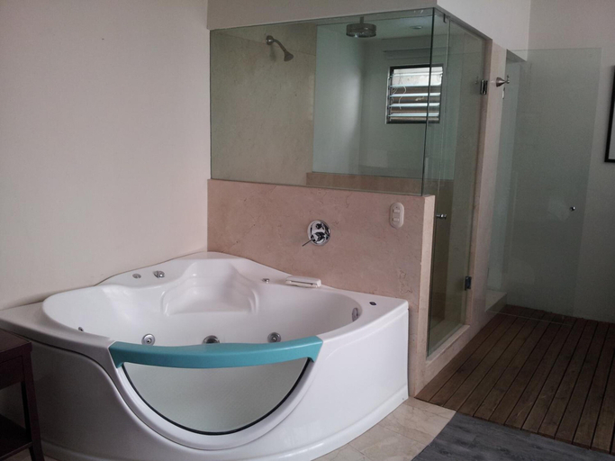 Bathroom 3, FlowSuites Polanco, Mexico City