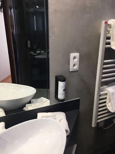 Bathroom 4, Hôtel Le Fangassier, Bouches-du-Rhône