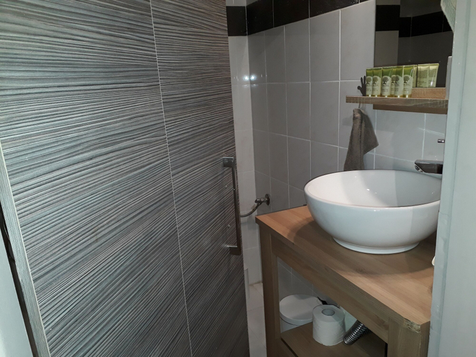 Bathroom 3, Central Cozy Cute Downtown Studio 1BR, Attica
