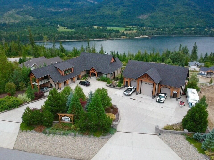 Exterior & Views 2, Kootenay Wild, Central Kootenay