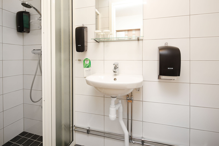 Bathroom 5, Almnäs Park Hotel, Nykvarn