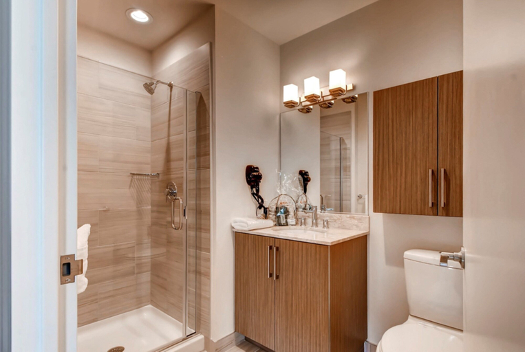Bathroom 5, Global Luxury Suites at Newport, Jersey City