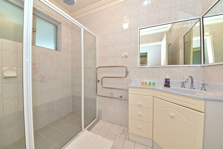 Bedroom 4, Comfy Home near Airport & City 2280, Belmont