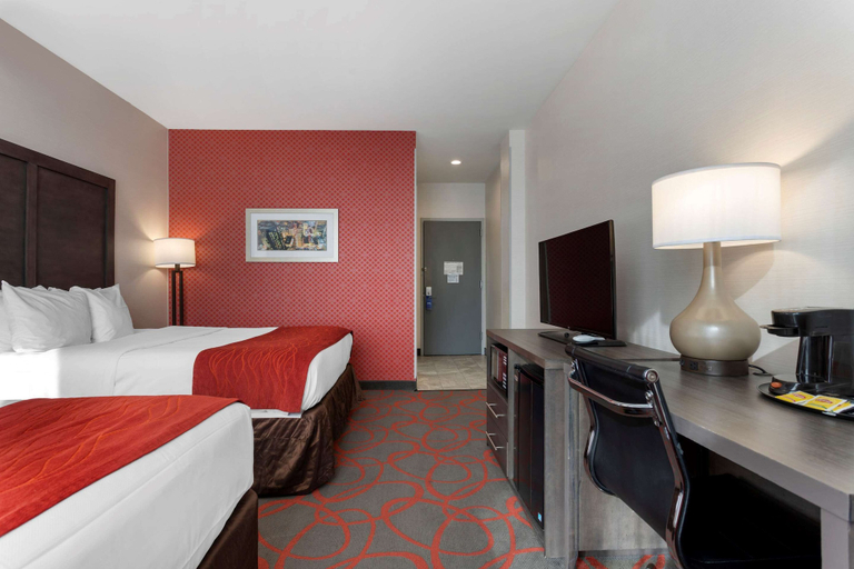 Bedroom 3, Comfort Inn & Suites near Stadium, New York