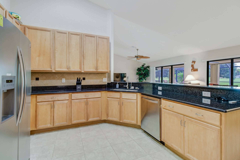 Others 5, 1519 NW 31st Ave, Lee