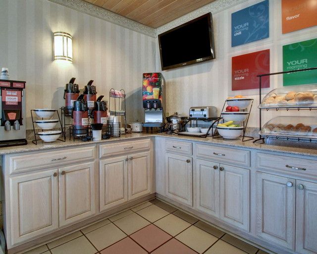 Food & Drinks 5, Quality Inn Brookhaven, Lincoln