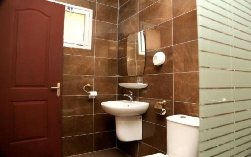 Bathroom 3, Hôtel du Plateau, Dakar