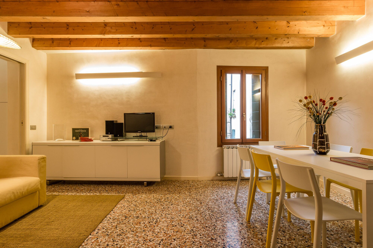 In-room dining 2, Rialto Mercato a Family Like at Home, Venezia