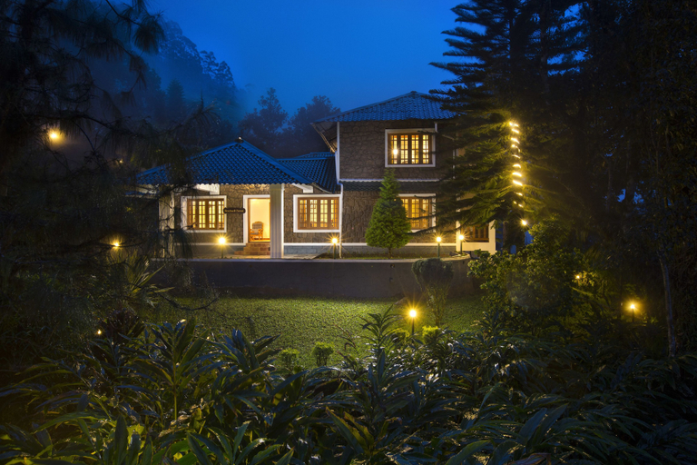 Exterior & Views